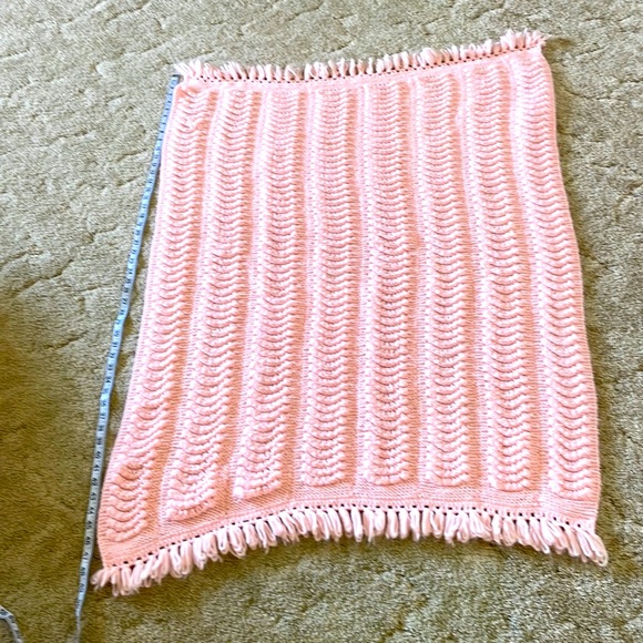 Handmade crochet baby pink blanket - Picture 2 of 6